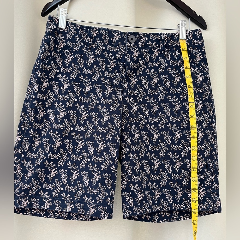Lee Regular Fit MidRise Shorts Size 12 Medium - Navy Blue with pink flowers